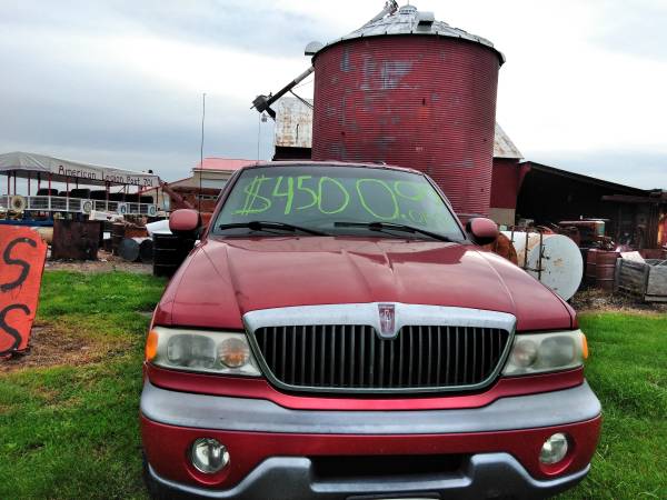 98 LINCOLN NAVIGATOR - this weekend only for sale in Farmersville, IL – photo 3