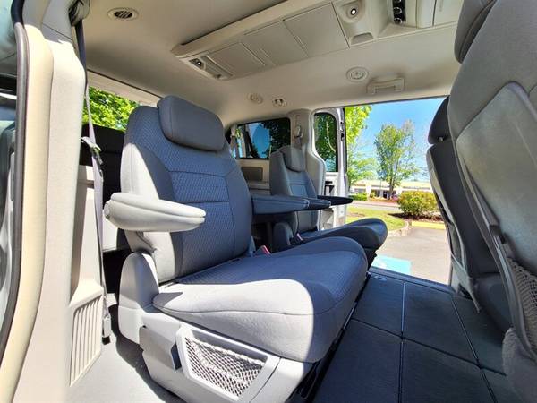 2010 Chrysler Town & Country Touring Minivan/7-passenger/90k MLS for sale in Portland, OR – photo 16