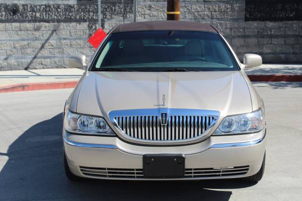 2006 LINCOLN TOWN CAR 4D V8 SIGNATURE SEDAN. WE FINANCE ANYONE OAD! for sale in North Hollywood, CA – photo 2