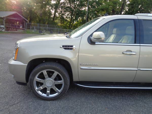 2007 Cadillac Escalade AWD Fully Loaded Very Clean for sale in Waynesboro, PA – photo 2