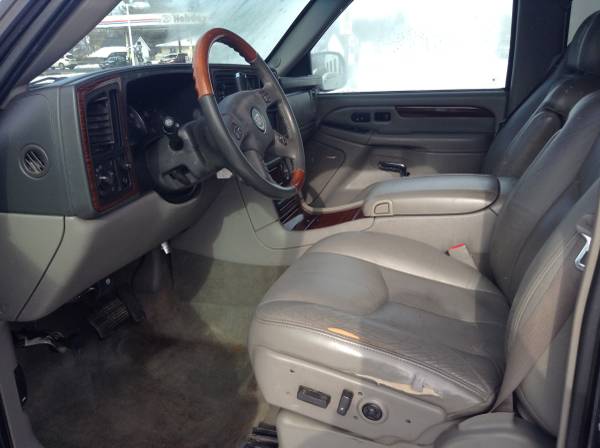 2004 Cadillac Escalade - - by dealer - vehicle for sale in Cambridge, MN – photo 10