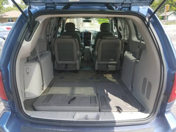 2007 CHRYSLER TOWN AND COUNTRY TOURING - 3rd Row Seating - Leather for sale in Kenosha, WI – photo 17