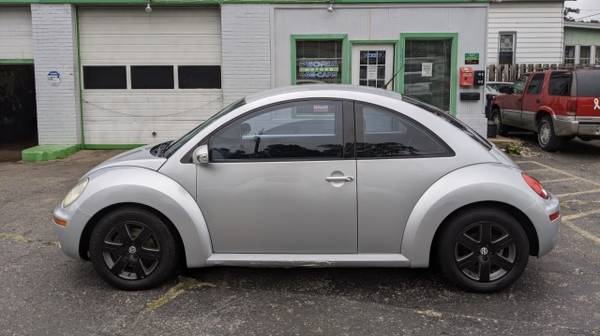 2006 Volkswagen New Beetle (Bug) coupe cute 2.5L PRICE LOWERED -... for sale in Creve Coeur, IL – photo 2