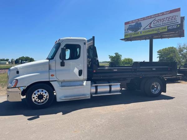 2014 Freightliner Cascadia 125 with 16 Crysteel Contractor Body Pkg for sale in Lake Crystal, MN – photo 3