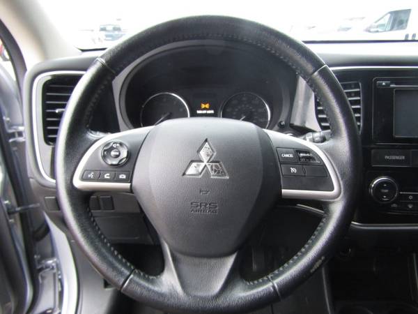 2015 Mitsubishi Outlander 2WD 4dr SE - - by for sale in Council Bluffs, NE – photo 12