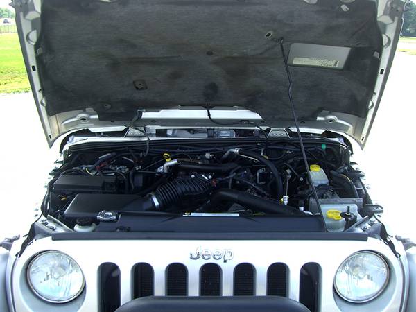 ★ 2008 JEEP WRANGLER UNLIMITED SAHARA - 4X4, AUTO, HARDTOP, 18" WHEELS for sale in East Windsor, CT – photo 10