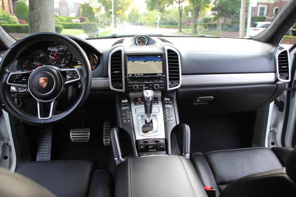 2015 PORSCHE CAYENNE TURBO WHT/BLK $124K MSRP MINT WE FINANCE TRADES for sale in Brooklyn, NY – photo 15