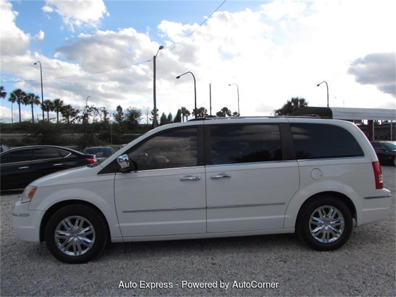 2010 Chrysler Town & Country for sale in Orlando, FL – photo 4