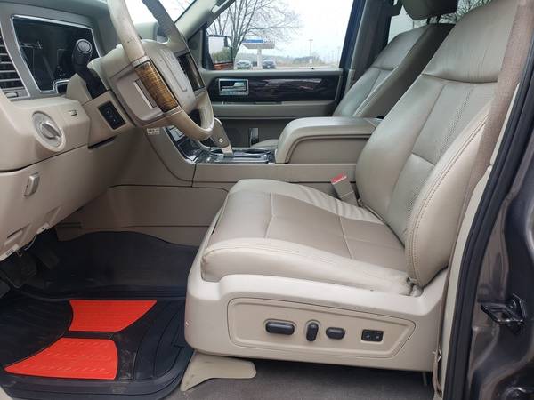 2010 Lincoln Navigator SUV - - by dealer - vehicle for sale in New London, WI – photo 9