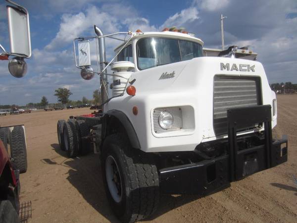 Mack RD688S Straight Truck - 116, 959 Miles - 7 Speed Transmission for sale in mosinee, WI – photo 2