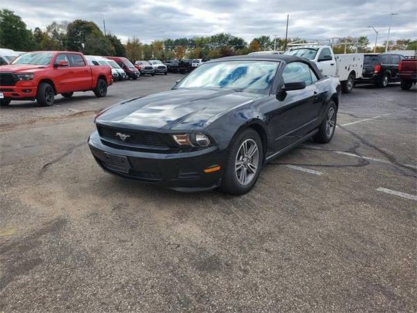 2012 Ford Mustang V6 Premium - convertible for sale in Sauk City, WI – photo 2