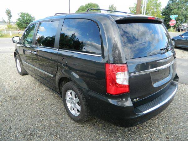 2011 Chrysler Town Country Touring L - EXTRA CLEAN!! EZ FINANCING!! CA for sale in Yelm, WA – photo 3