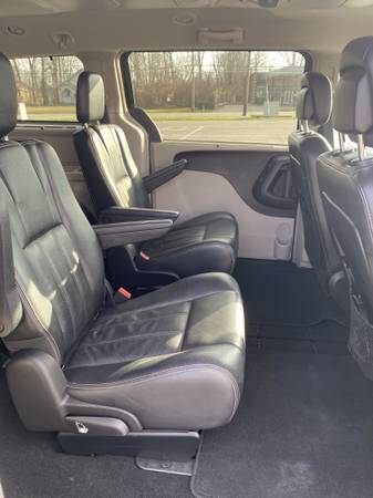 2011 Chrysler Town and Country Touring-L - cars & trucks - by owner... for sale in Richmond, OH – photo 15