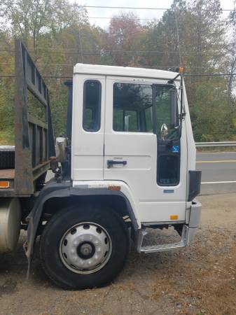 1987 Volvo fe6 only 115,000 miles power liftgate for sale in Monroe Township, NJ – photo 6
