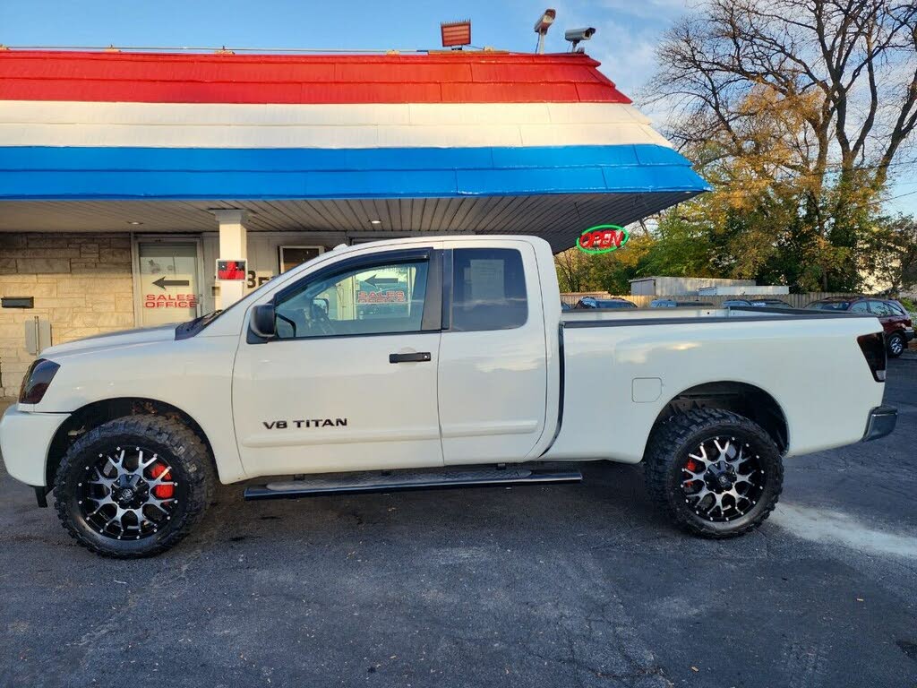 2014 Nissan Titan SV King Cab 4WD for sale in Glendale Heights, IL – photo 5