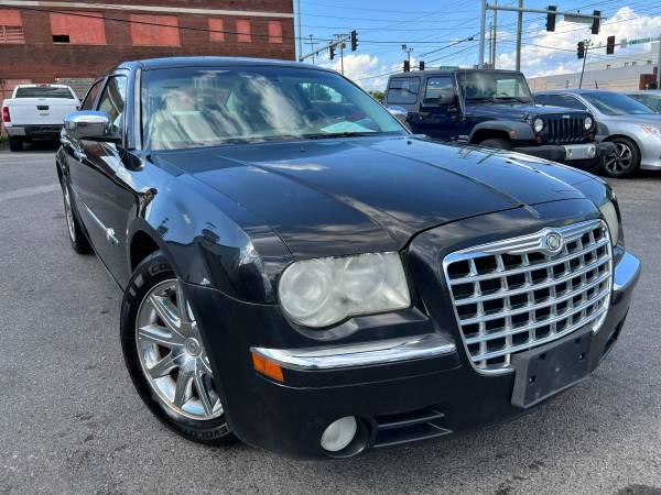 2008 Chrysler 300C Loaded Hot Deal/Leather & Clean Title - cars for sale in Roanoke, VA – photo 3