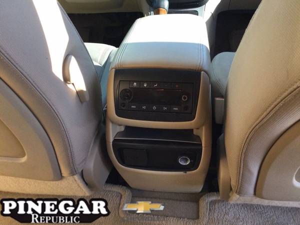 2010 Saturn Outlook XE Premium suv Red - - by dealer for sale in Republic, MO – photo 11