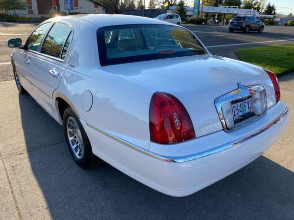2001 Lincoln Town Car Executive 4dr Sedan - - by for sale in Milwaukie, OR – photo 6