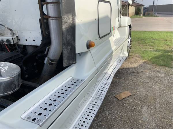 2010 Freightliner Columbia for sale in Weatherford, TX – photo 8