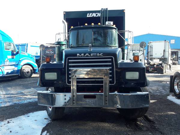 1999 MACK RD690S REFUSE TRUCK (300 Trucks and Trailers Available) for sale in Coopersburg, PA – photo 7