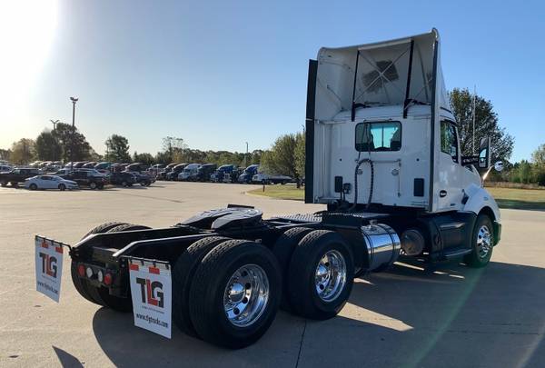 ◄◄◄ 2018 Kenworth T680 Day Cabs ►►► - cars & trucks - by dealer -... for sale in Springfield, MO – photo 4