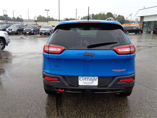 2017 Jeep Cherokee Trailhawk 4x4 V6 - Navigation for sale in Wautoma, WI – photo 8