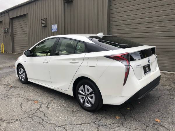 2016 Toyota Prius III! GREAT DEAL! for sale in Bellevue, WA – photo 6
