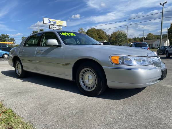 1999 Lincoln Town Car Executive - - by dealer for sale in Bristol, TN – photo 3