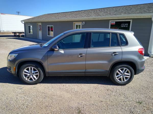 2011 VOLKSWAGEN TIGUAN S AWD - - by dealer - vehicle for sale in Minnesota City, WI – photo 2