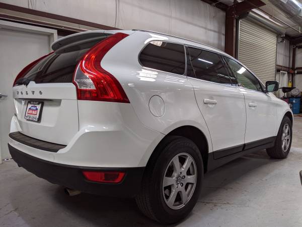 2011 Volvo XC60, Leather, Moonroof, Fun To Drive!!! for sale in Madera, CA – photo 2