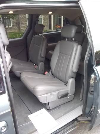 2005 Chrysler Town & Country w/ Stow n' Go - Loaded! for sale in WEBSTER, NY – photo 19
