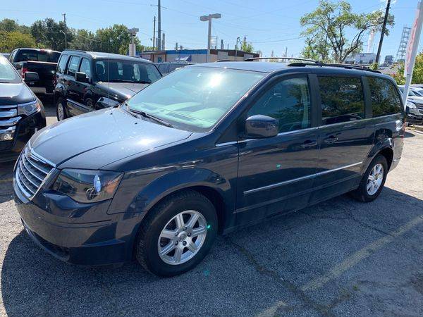2009 Chrysler Town Country Touring - Guaranteed Approval-Drive Away To for sale in Oregon, OH – photo 3