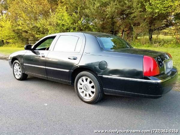 2009 Lincoln Town Car - GREAT UBER CAR!! CHEAP!! for sale in Farmingdale, PA – photo 2