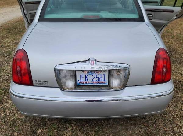 2000 Lincoln Town Car - - by dealer - vehicle for sale in Salisbury, NC – photo 2