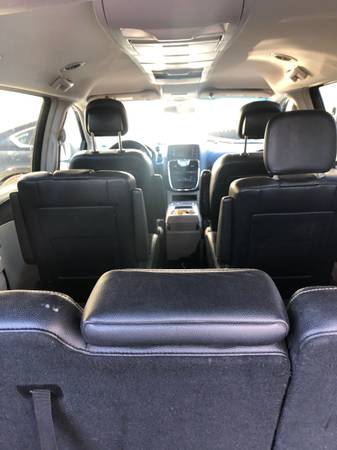 2015 CHRYSLER TOWN AND COUNTRY clean LOADED - - by for sale in Lynbrook, NY – photo 11