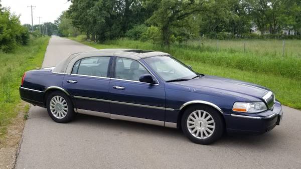 2004 Lincoln Town Car Ultimate 4.6L V8 for sale in Genoa City, WI – photo 3