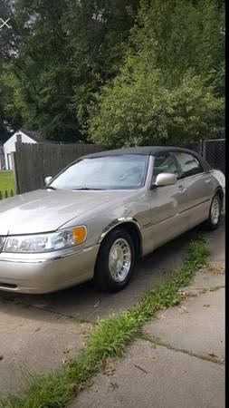 1999 Lincoln Town Car Executive Sedan for sale in warren, OH