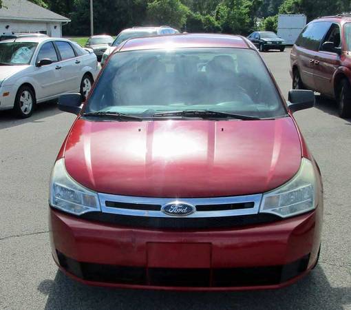 2010 Ford Focus SE 4dr maroon *REDUCED* - cars & trucks - by dealer... for sale in Louisville, KY – photo 3
