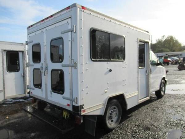 2011 Chevrolet Express 10' Box Truck for sale in Portland, OR – photo 6