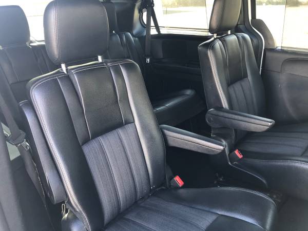 14 Chrysler Town & Country S Stow n Go, with DVD, Navi, Camera!!! -... for sale in Brooklyn, NY – photo 15