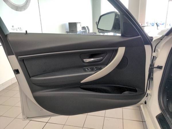 2018 BMW 3 Series AWD 4D Sedan/Sedan 320i xDrive for sale in Dubuque, IA – photo 5