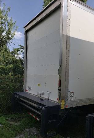 26 ft box truck with lift gate for sale in Perry, GA – photo 3