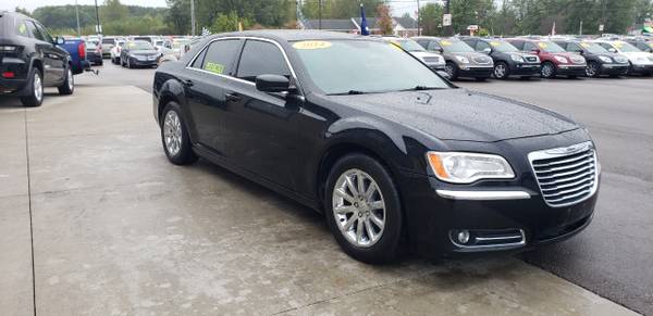FINANCING AVAILABLE!! 2014 Chrysler 300 4dr Sdn Touring RWD for sale in Chesaning, MI – photo 3