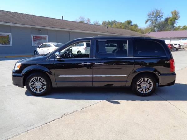2013 Chrysler Town & Country Touring-L for sale in Marion, IA – photo 4
