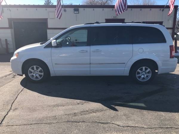 2010 Chrysler Town & Country Touring for sale in Greenfield, WI – photo 2