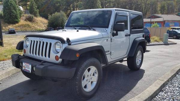 2011 Jeep Wrangler Sport 4WD HardTop Manual with Low Miles One Owner for sale in Ashland, OR – photo 14