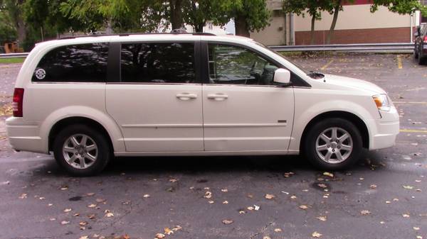 2008 Chrysler Town and Country Touring Minivan **3rd Row**DVD Player** for sale in Lockport, NY – photo 4