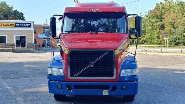 2014 VOLVO VNM630 MIDROOF SLEEPER 365K MILE SUPER CLEAN $32900 for sale in Wappingers Falls, NY – photo 3