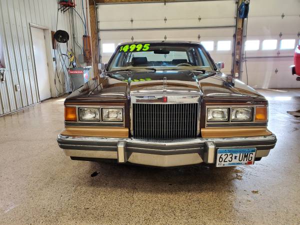 **1983 LINCOLN CONTINENTAL 5.0L V8 FWD** - cars & trucks - by dealer... for sale in Cambridge, MN – photo 2