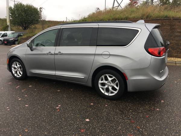 2017 Chrysler Pacifica Touring-L for sale in Eden Prairie, MN – photo 5